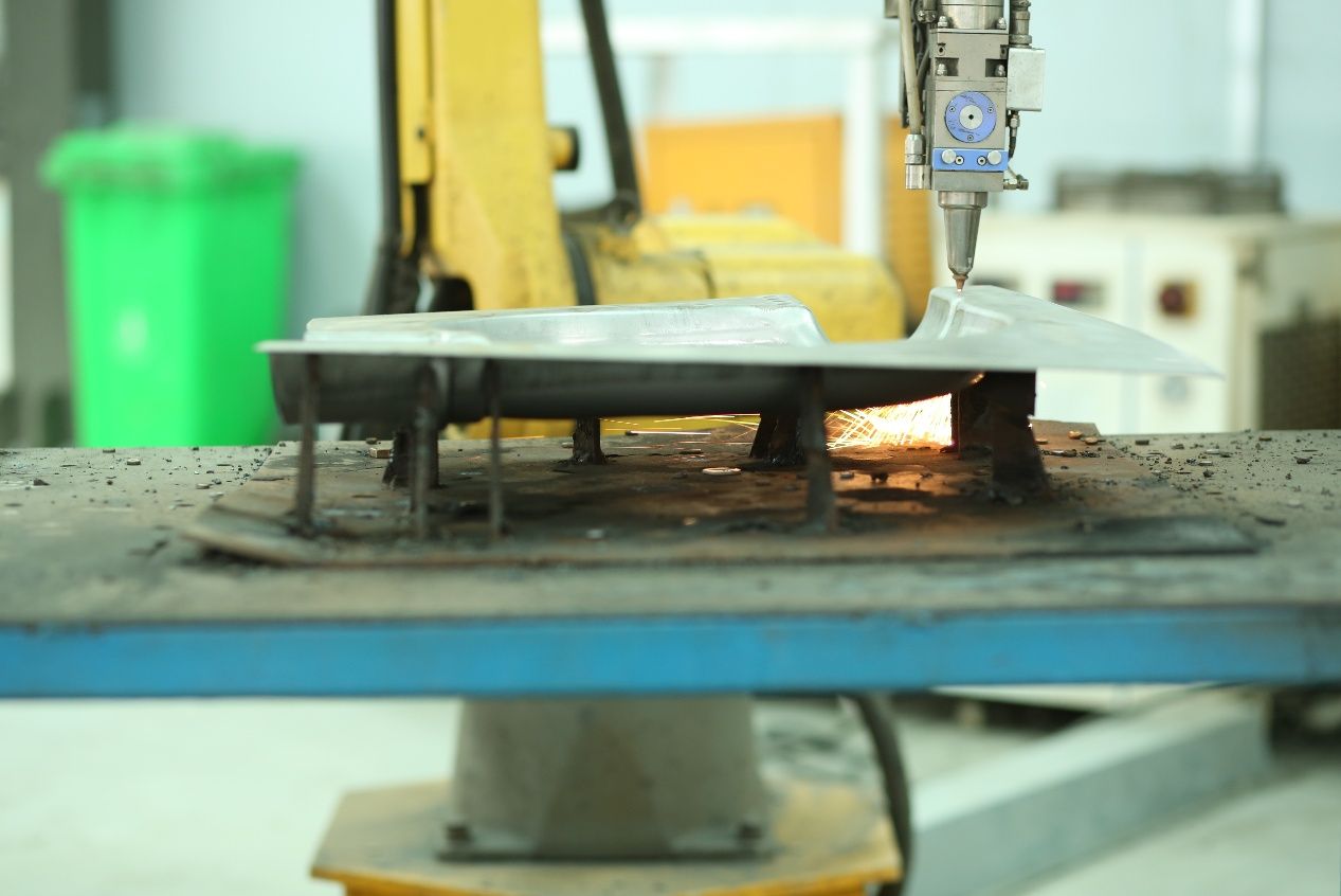 Система за автоматично подаване на Debabrother, постигаща ефективно и прецизно транспортиране